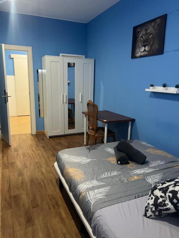 Rooms In Spacious Apartment In City Center Барселона Экстерьер фото