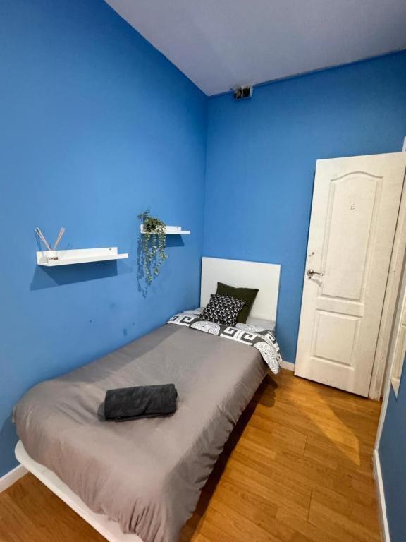 Rooms In Spacious Apartment In City Center Барселона Экстерьер фото